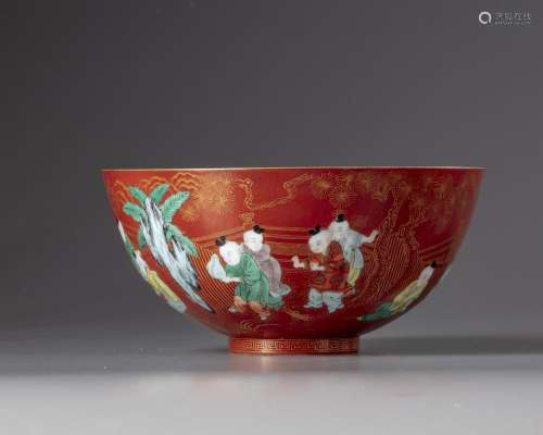 A CHINESE PORCELAIN ENAMELLED BOWL