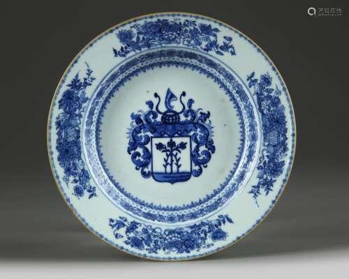 A CHINESE BLUE AND WHITE ARMORIAL DISH