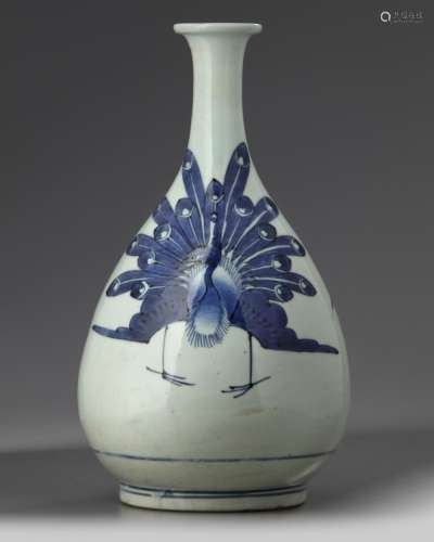 A JAPANESE BLUE AND WHITE ARITA 'PEAR-SHAPED' VASE