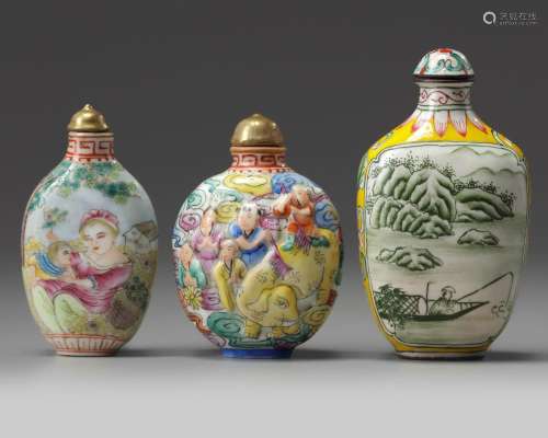 THREE CHINESE PAINTED ENAMEL AND FAMILLE ROSE SNUFF BOTTLES