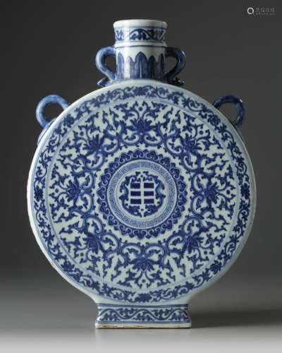 A MASSIVE CHINESE BLUE AND WHITE MOONFLASK