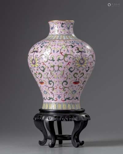 A CHINEE FAMILLE ROSE VASE
