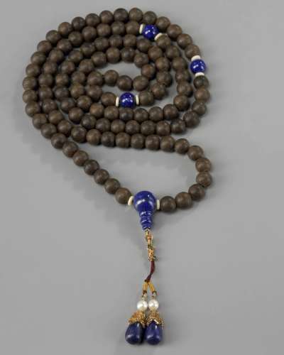 A STRING OF CHINESE ALOESWOOD PRAYER BEADS