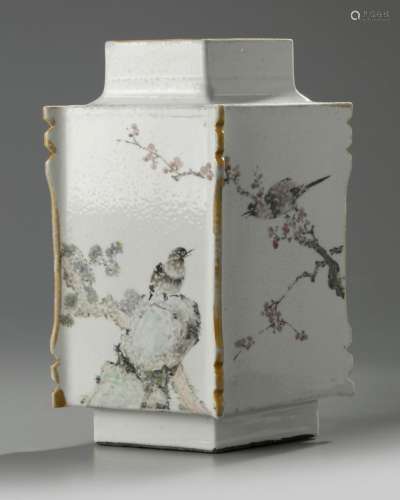 A CHINESE QIANJIANG-STYLE FAMILLE ROSE RHOMBOID-SHAPED VASE