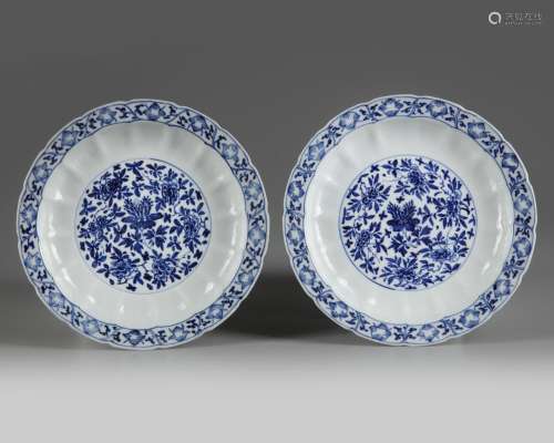 A PAIR OF CHINESE BLUE AND WHITE LOBED DISHES
