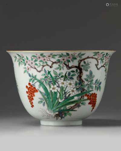 A LARGE CHINESE FAMILLE ROSE 'FLORAL' BOWL