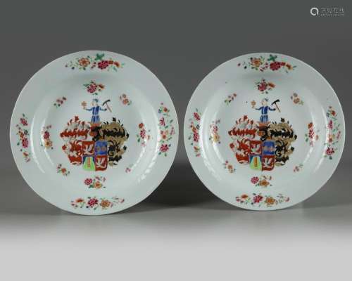 A PAIR OF CHINESE FAMILLE ROSE ARMORIAL DISHES