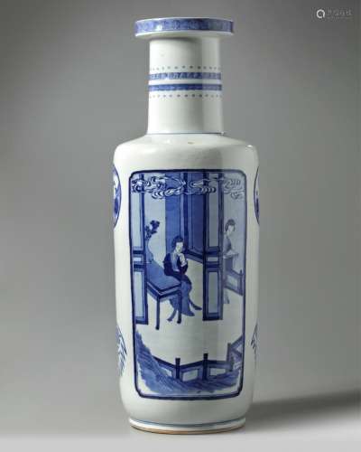 A LARGE CHINESE BLUE AND WHITE ROULEAU VASE