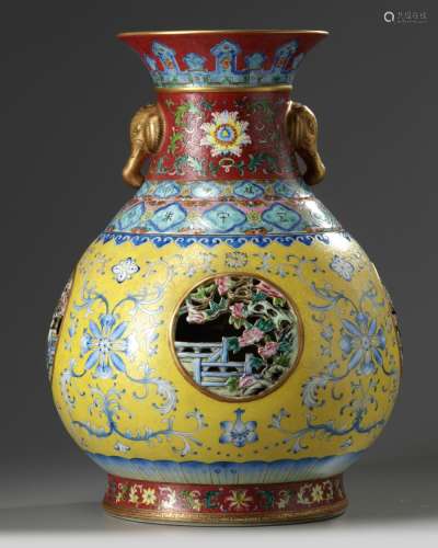 A LARGE CHINESE FAMILLE ROSE 'FLORAL' REVOLVING VASE
