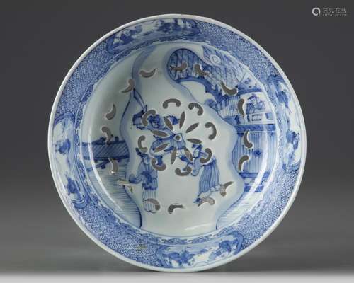 A CHINESE BLUE AND WHITE PIERCED TRIPOD BASIN