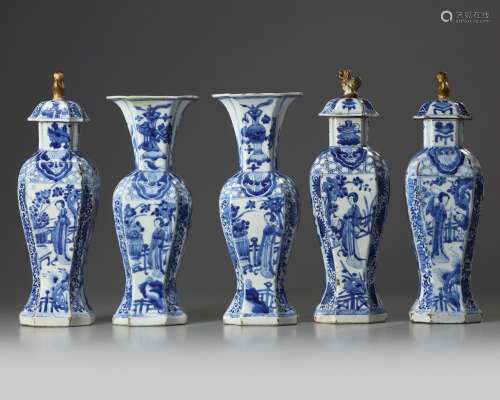A CHINESE BLUE AND WHITE FIVE-PIECE GARNITURE