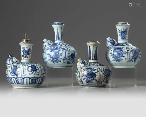 FOUR CHINESE BLUE AND WHITE 'KRAAK PORCELAIN' KENDI