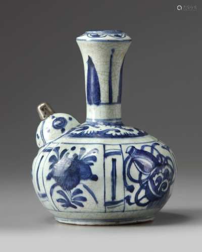 A SILVER-MOUNTED CHINESE BLUE AND WHITE KENDI