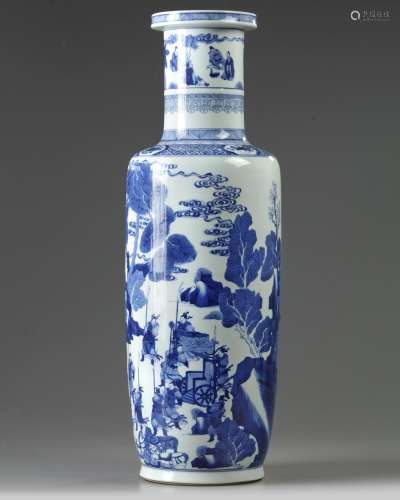 A LARGE CHINESE BLUE AND WHITE ROULEAU VASE