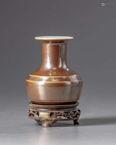 A CHINESE BROWN GLAZED VASE