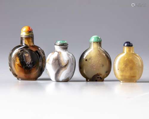 FOUR CHINESE AGATE SNUFF BOTTLES