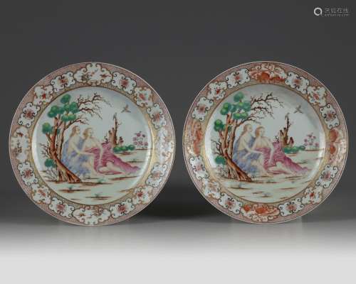 A PAIR OF CHINESE FAMILLE ROSE 'LOVERS' DISHES