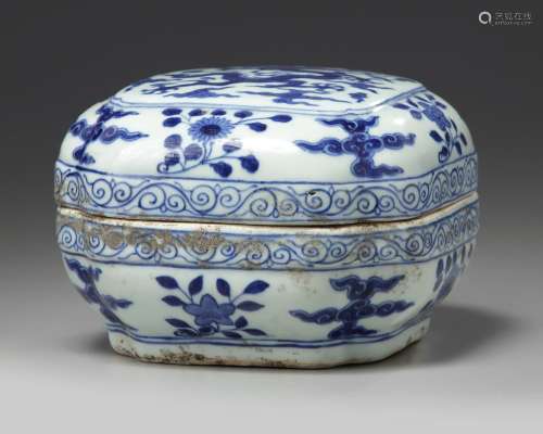 A CHINESE BLUE AND WHITE SQUARE-SECTION 'DRAGON' BOX AND COVER