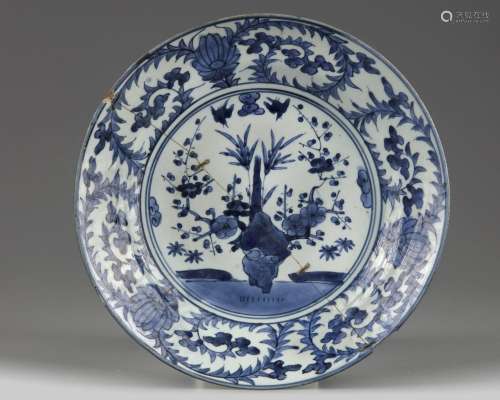 A JAPANESE BLUE AND WHITE ARITA CHARGER
