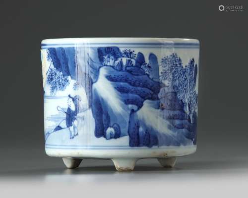 A SMALL CHINESE BLUE AND WHITE CYLINDRICAL CENSER