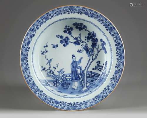 A CHINESE BLUE AND WHITE 'LADY AND BOY' BASIN