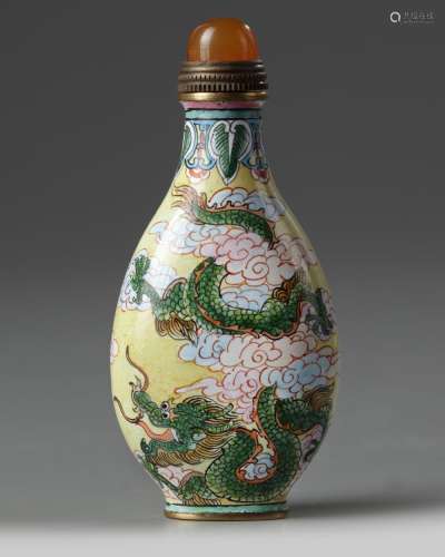 A CHINESE PAINTED ENAMEL 'DRAGON AND PHOENIX' SNUFF BOTTLE