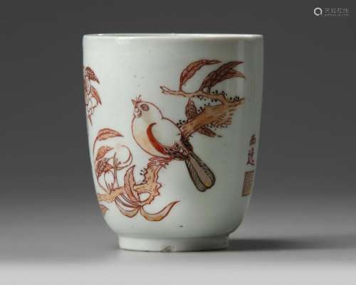 A JAPANESE IMARI 'BIRD AND FLOWERS' CUP
