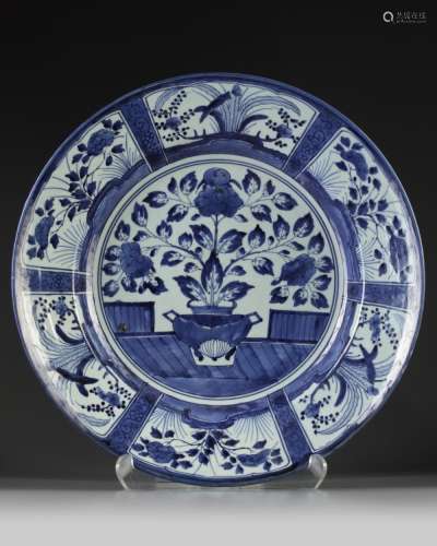 A LARGE JAPANESE BLUE AND WHITE ARITA CHARGER
