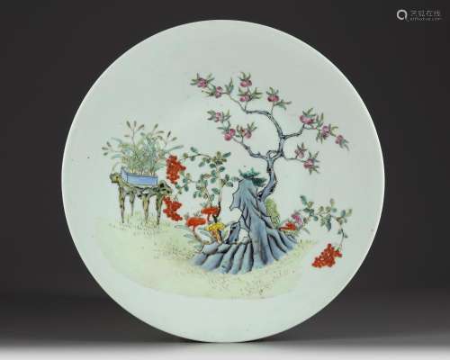 A LARGE CHINESE FAMILLE ROSE FLORAL CHARGER