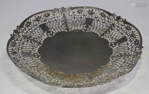 An Elizabeth II silver circular comport with pierced decoration, on a circular foot, Sheffield