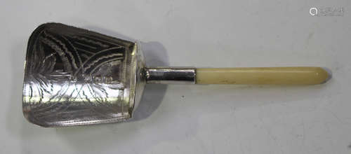 A George III silver caddy shovel with engraved decoration and bone handle, London 1803, maker's mark