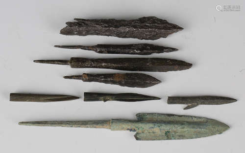 An ancient bronze Luristan arrowhead point, circa 1000-800 BC, covered in an overall green patina,