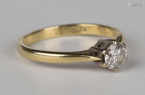 An 18ct gold and diamond single stone ring, claw set with a circular cut diamond, ring size approx