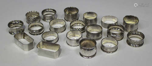 A pair of George VI silver engine turned canted corner rectangular napkin rings, Birmingham 1938