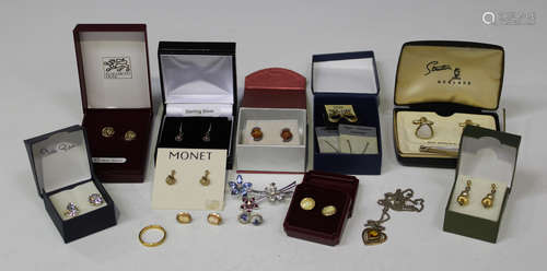 A 22ct gold plain wedding ring, Birmingham 1925, ring size approx M, and a collection of various