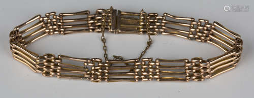 A 9ct gold gate link bracelet on a snap clasp, length 18cm.Buyer’s Premium 29.4% (including VAT @