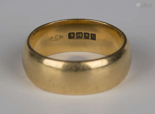 An 18ct gold plain wedding ring, London 1918, ring size approx T1/2.Buyer’s Premium 29.4% (including