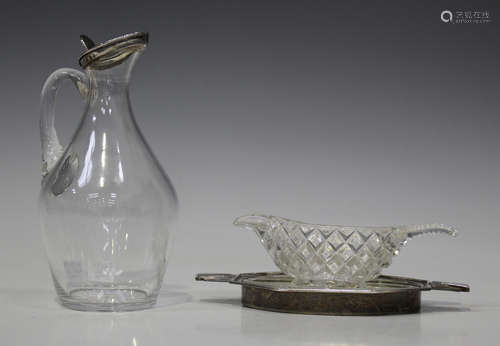 A George V silver two-handled sauce boat stand, fitted with an oval glass stand and sauce boat,