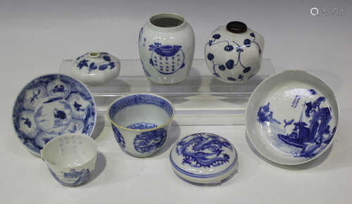 A small group of Chinese blue and white porcelain wares, 18th century and later, including a small