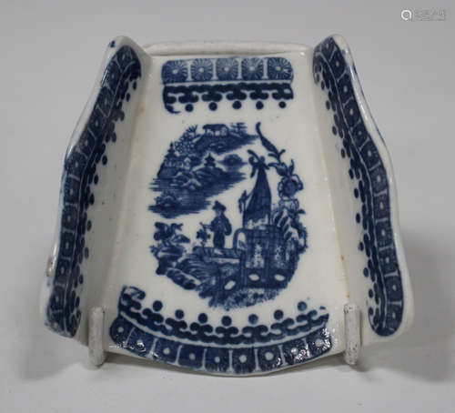 A Caughley porcelain Fisherman and Cormorant pattern asparagus server, circa 1779-99, printed in