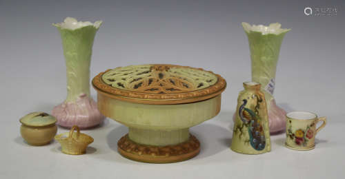 A Locke & Co Worcester porcelain blush ivory potpourri bowl with pierced cover, circa 1900, green