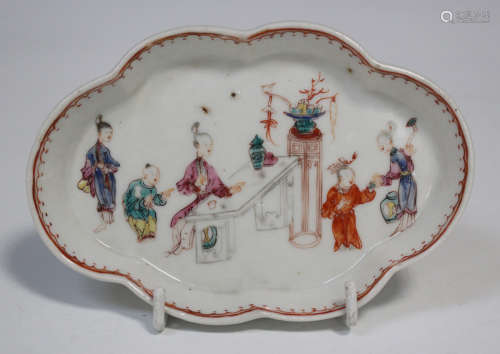 A Chinese famille rose export porcelain spoon tray, Qianlong period, of lobed oval form, painted