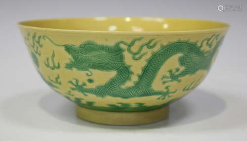 A Chinese yellow and green glazed dragon bowl, mark of Xuantong but probably Republic period, the