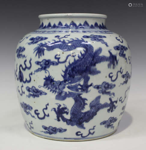 A Chinese blue and white porcelain jar, probably late Qing dynasty, of stout form, painted with