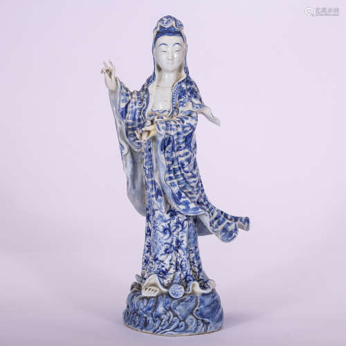 CHINESE BLUE AND WHITE PORCELAIN GUANYIN