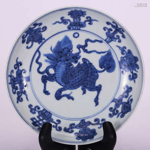 CHINESE BLUE AND WHITE QILIN PLATE