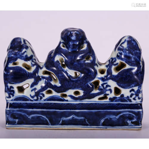 CHINESE BLUE AND WHITE BRUSH REST