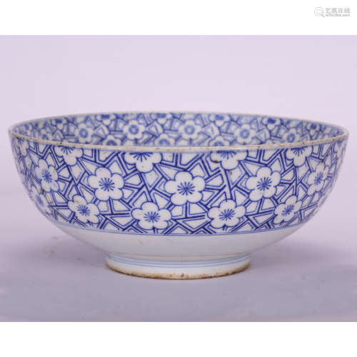 CHINESE BLUE AND WHITE PORCELAIN BOWL
