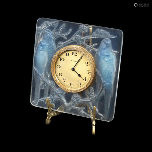 MOULDED 'R.LALIQUE'; PRE 1947 A RENÉ LALIQUE OPALESCENT, FROSTED AND POLISHED GLASS 'INSÉPARABLES' CLOCK