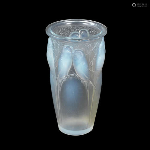 ENGRAVED 'R.LALIQUE FRANCE'; PRE 1947 A RENÉ LALIQUE OPALESCENT, FROSTED AND POLISHED GLASS 'CEYLAN' VASE